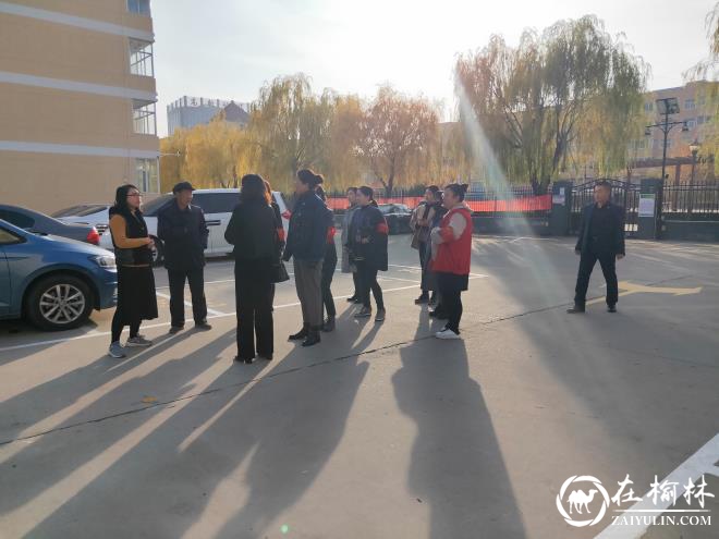 榆阳区长兴路社区开展“红袖章巡逻 助力社区安全防线”活动