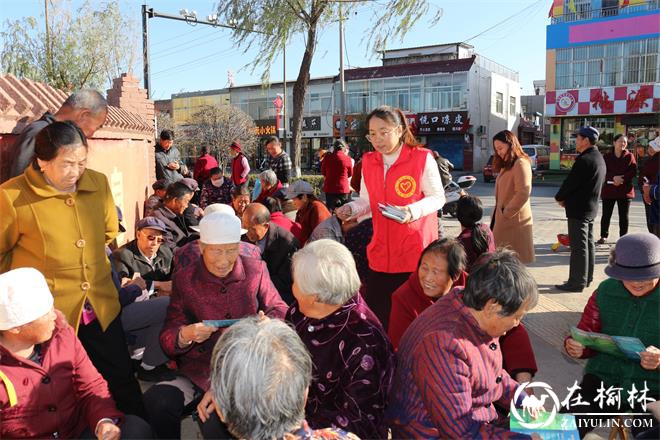 榆阳区驼峰办桃源路社区开展“三减三健 健康桃源”宣传活动