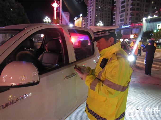 靖边交警全面推进冬季严打整治行动，4小时12人涉酒被查