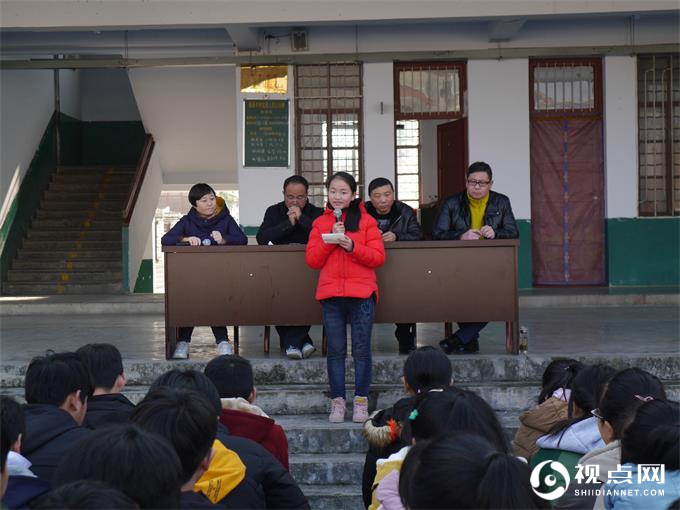 汉中市西乡县隆基中学召开期中考试总结表彰会