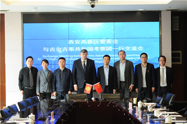 邱锋陪同吉尔吉斯共和国总统顾问一行考察高新区中亚科技服务站