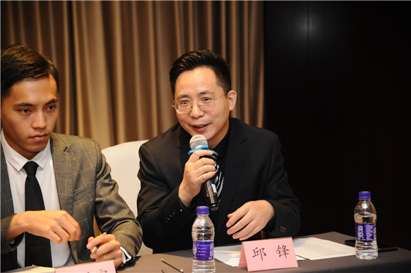 邱锋陪同吉尔吉斯共和国总统顾问一行考察高新区中亚科技服务站