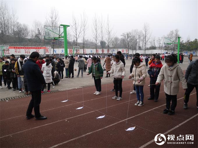 汉中市西乡县隆基中学举行庆元旦游艺会