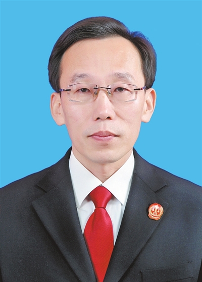 米脂县人民法院院长 崔利平