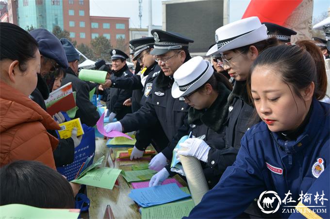 靖边交警开展110宣传日暨春运交通安全宣传活动