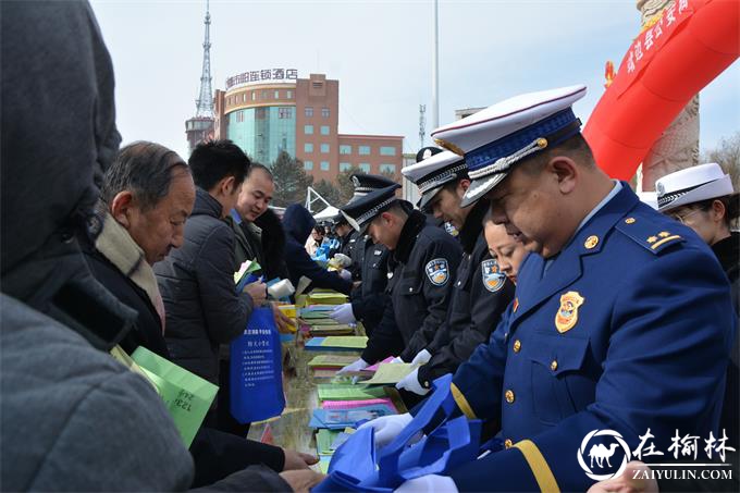 靖边交警开展110宣传日暨春运交通安全宣传活动