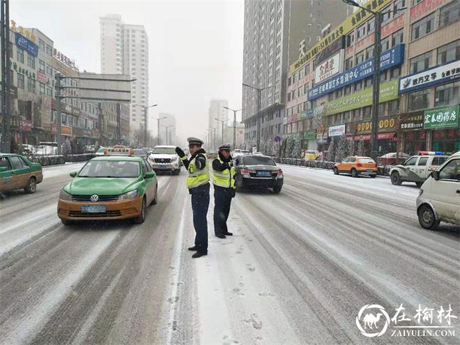 靖边交警：雪天坚守着初心履职着使命