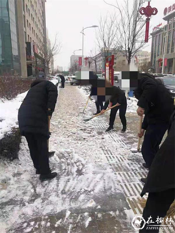 榆阳区沙河路司法所组织社区矫正人员开展扫雪志愿活动