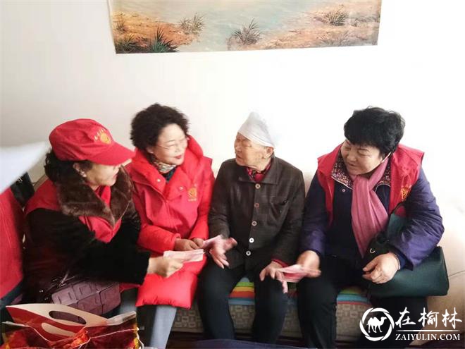 榆阳区驼峰办望湖路社区：寒冬送暖 慰问困难户