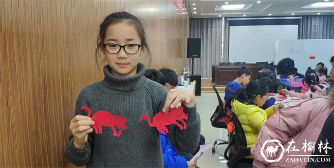 榆阳区明珠办长兴路社区公益剪纸班开课啦