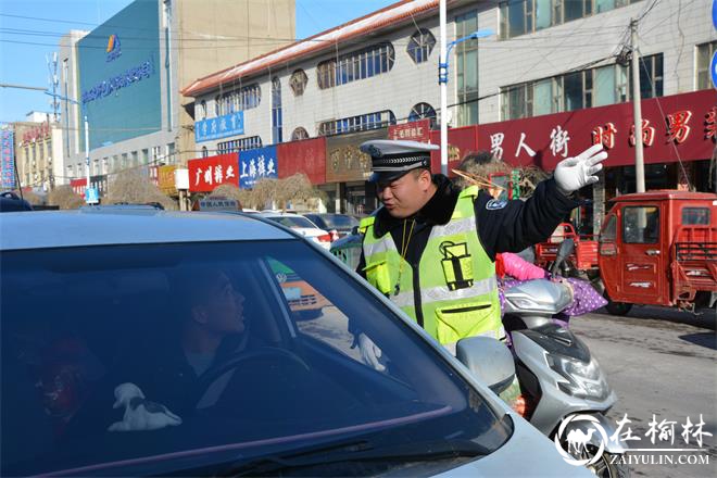 临近春节 靖边交警温暖守护平安路