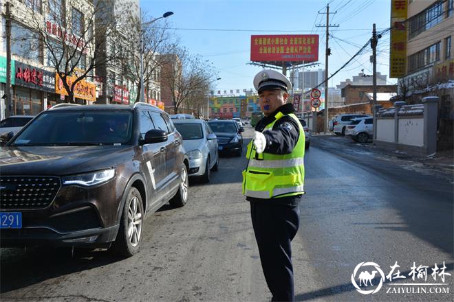 临近春节 靖边交警温暖守护平安路