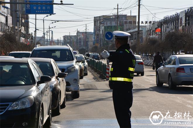 临近春节 靖边交警温暖守护平安路