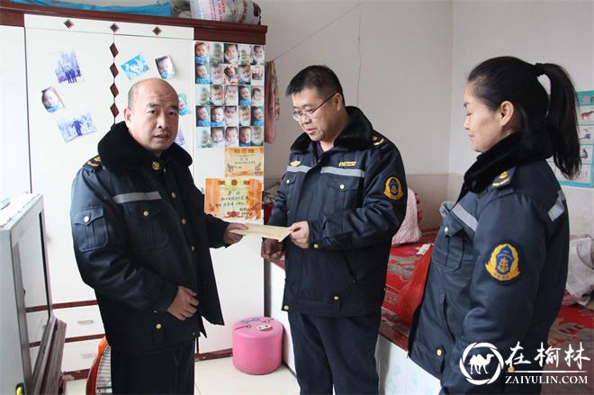 古城滩超限检测站慰问站困难职工