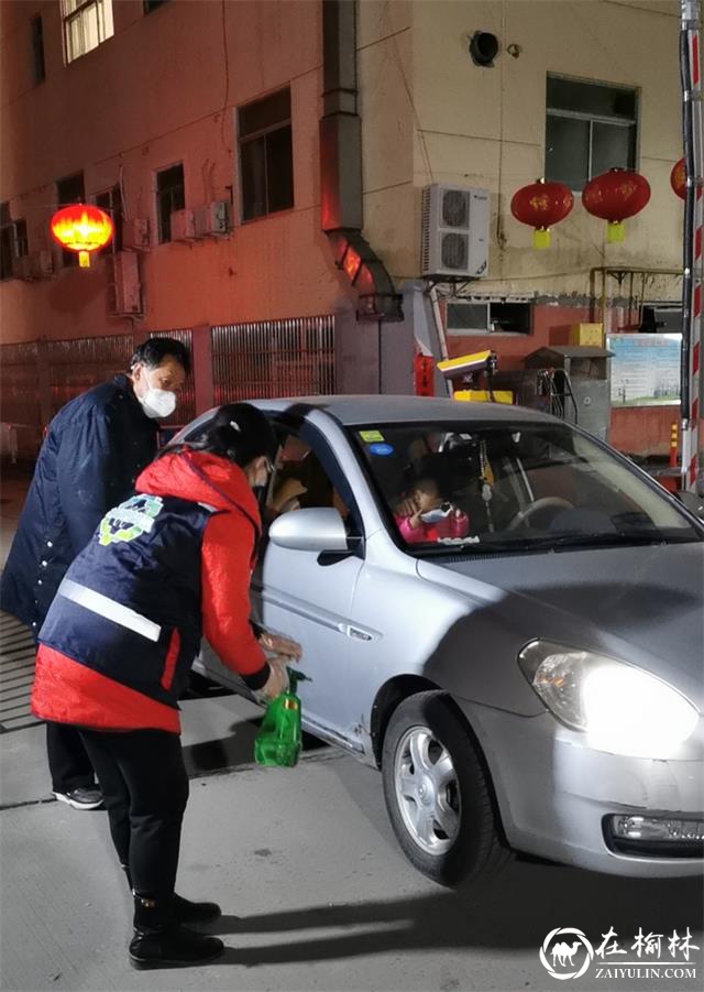 榆阳区驼峰办望湖路社区疫情防控队:挑灯值守只为守护万家平安