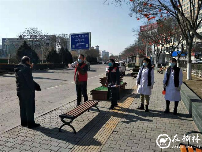 在南门口宣传讲道理驱散聚集人群防止交叉感染