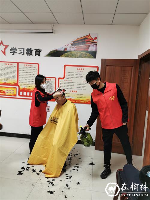 疫情防控不减温情 金榆社区志愿者变身理发师