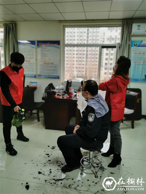 疫情防控不减温情 金榆社区志愿者变身理发师