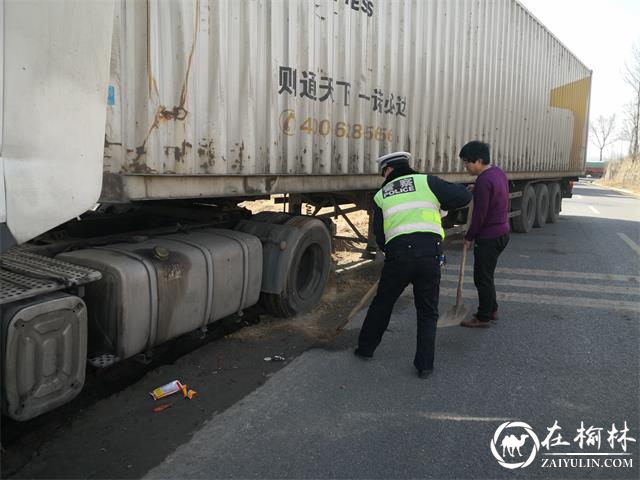 抗疫路上 靖边交警保路保畅保复工