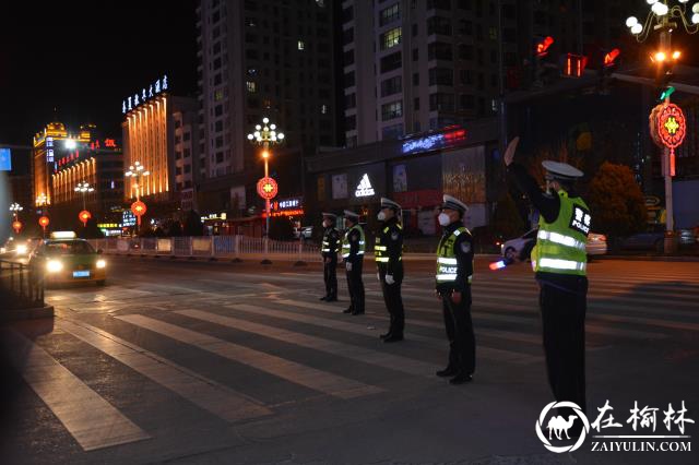 靖边交警周末夜查酒驾筑牢疫情防控和复工复产安全屏障