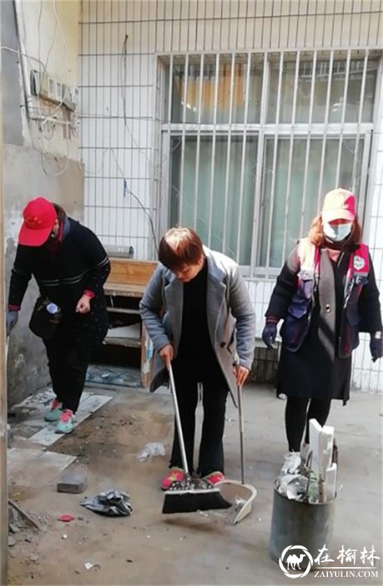 驼峰办兴中路社区深入开展区块化人居环境卫生专项整治活动