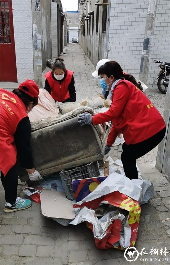 驼峰办兴中路社区深入开展区块化人居环境卫生专项整治活动