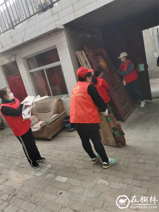 驼峰办兴中路社区深入开展区块化人居环境卫生专项整治活动