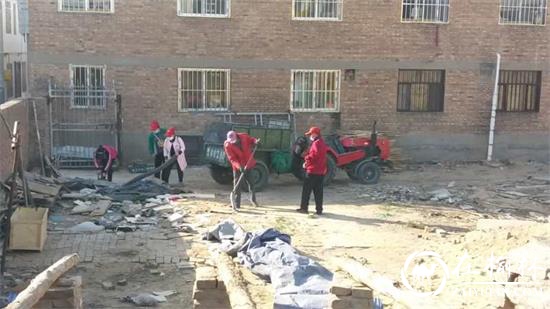 驼峰办兴中路社区深入开展区块化人居环境卫生专项整治活动