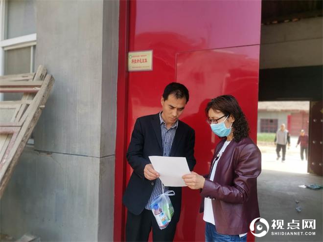 渭南市临渭区动员科技示范主体，积极开展以条锈病为主的麦田病虫害防治