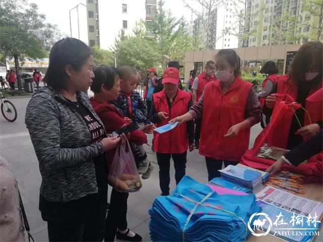 榆阳区沙河路街道办阳光城社区持续深入开展扫黑除恶宣传