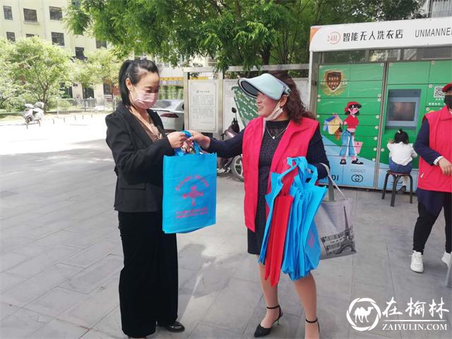 榆阳区沙河路街道办阳光城社区持续深入开展扫黑除恶宣传