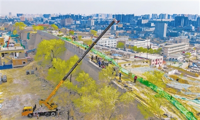 榆林东城墙修复加固与棚户区改造拆迁工程同步进行