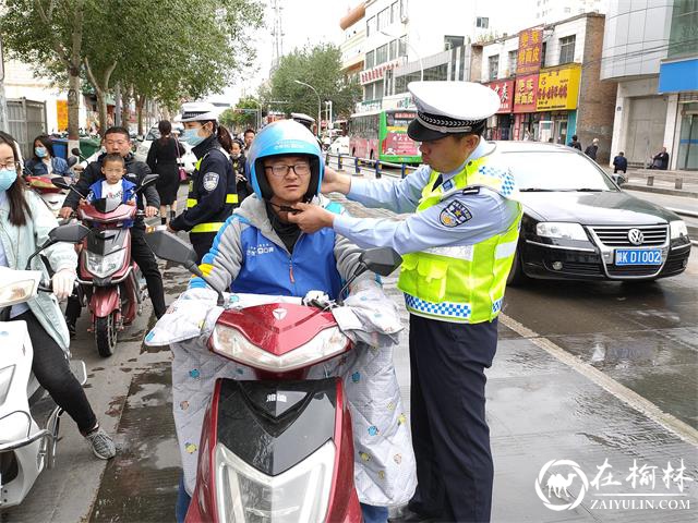 靖边交警积极开展“一盔一带”安全守护宣传行动