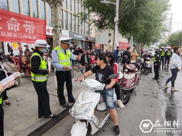 靖边交警积极开展“一盔一带”安全守护宣传行动