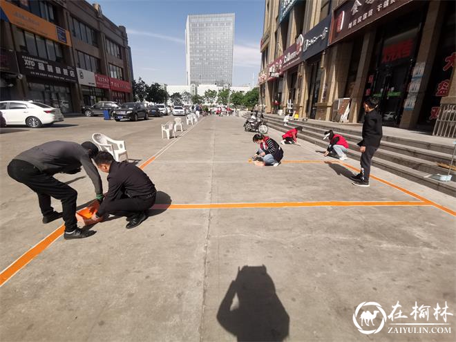 明珠办建业路社区开展“规范划线 有序停车”志愿服务活动