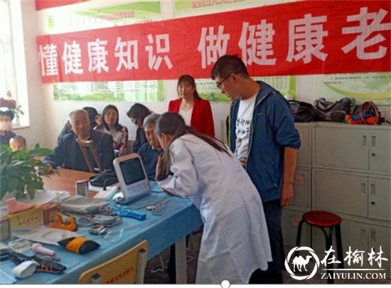 青山办榆龙社区举办“懂健康知识 做健康老人”主题讲座