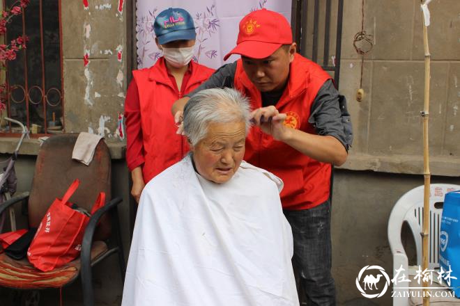 榆阳区崇文路街道爱心义剪进家入户暖人心