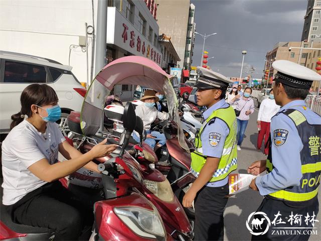靖边交警宣传与整治并举助力“一盔一带”整治氛围