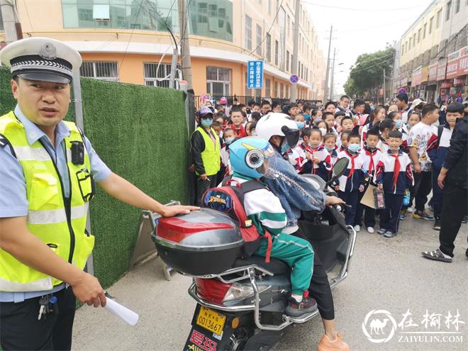 迎“六一”进校园，靖边交警蜀黍送“安全”