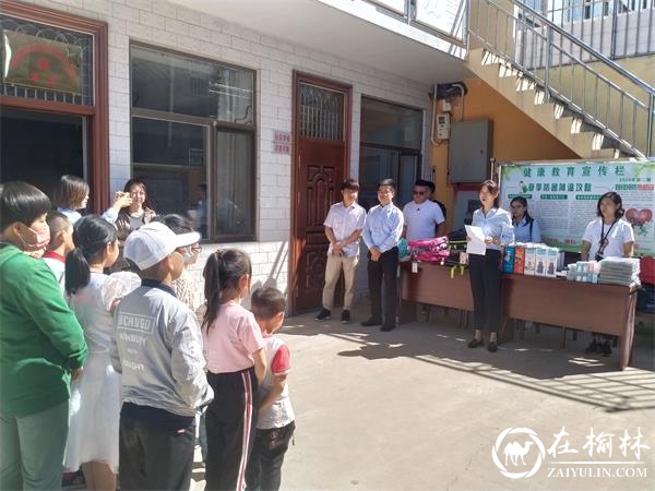 驼峰办金华路社区六一暖心牵手 圆梦困难留守儿童