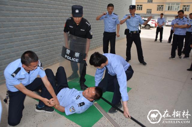 靖边县公安局交警大队组织全体民辅警开展警务实战大练兵活动