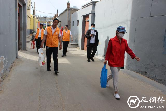 崇文路街道开展“关注贫困儿童，关爱孤寡老人”志愿服务活动