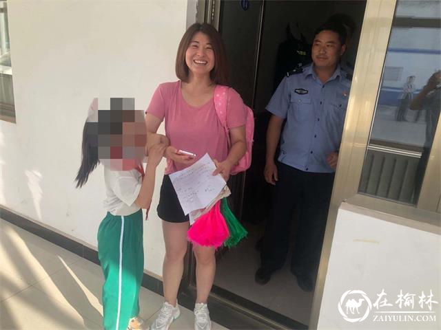 7岁女孩放学无人接 靖边交警暖人呵护