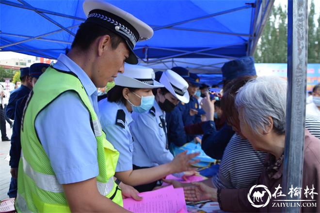 靖边交警积极开展“安全生产月”宣传活动