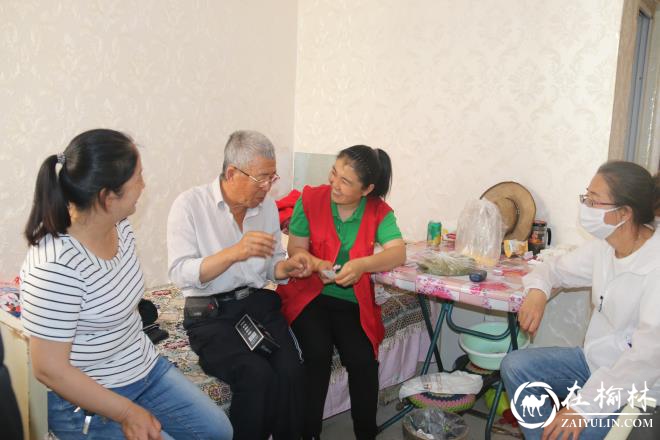 榆阳区金沙路街道金榆社区：浓浓社区情 感恩父亲节