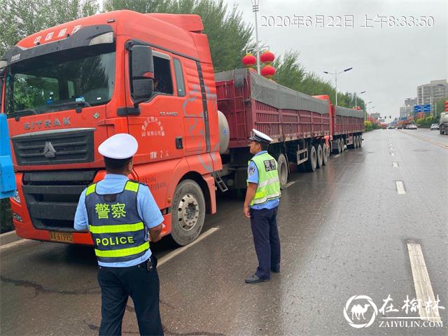 靖边交警开展危险化学品运输车辆交通安全“百日整治”行动
