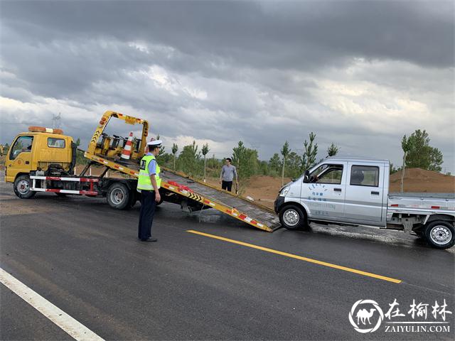 靖边县公安局交警大队联合多部门开展道路交通事故“四位一体”应急救援演练活动