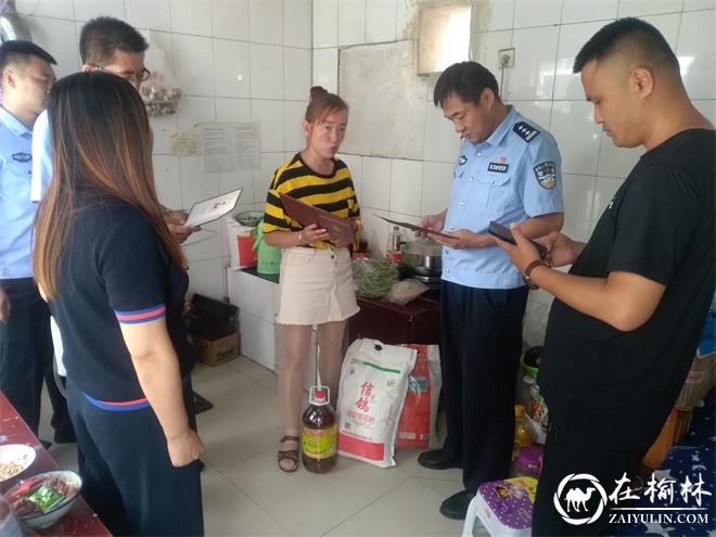 驼峰路街道望湖路社区:党员“双报到”服务群众近距离