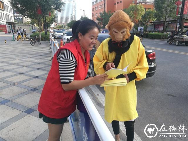 榆阳区建业路社区开展普法宣传进小区志愿服务活动
