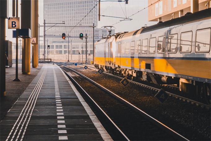 夏日炎炎，旅客前进的旅途由我们守候